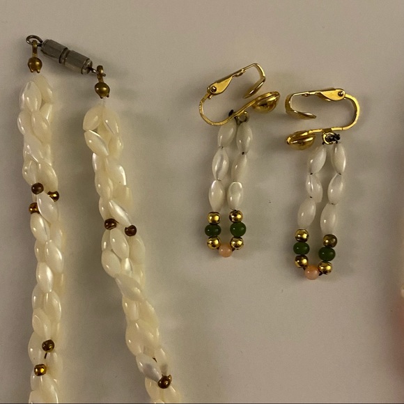 Vintage Coral, Jade & Pearl necklace and earrings - Picture 8 of 15